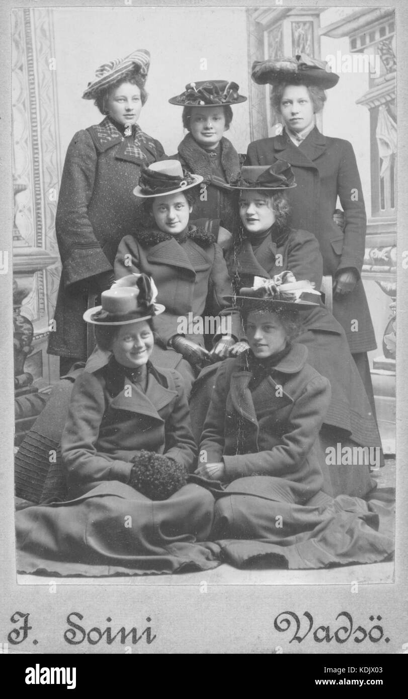 Portrett av syv unge kvinner 1903 Jasper Soini Finnmark fylkesbibliotek FBib.96010 021 Foto Stock