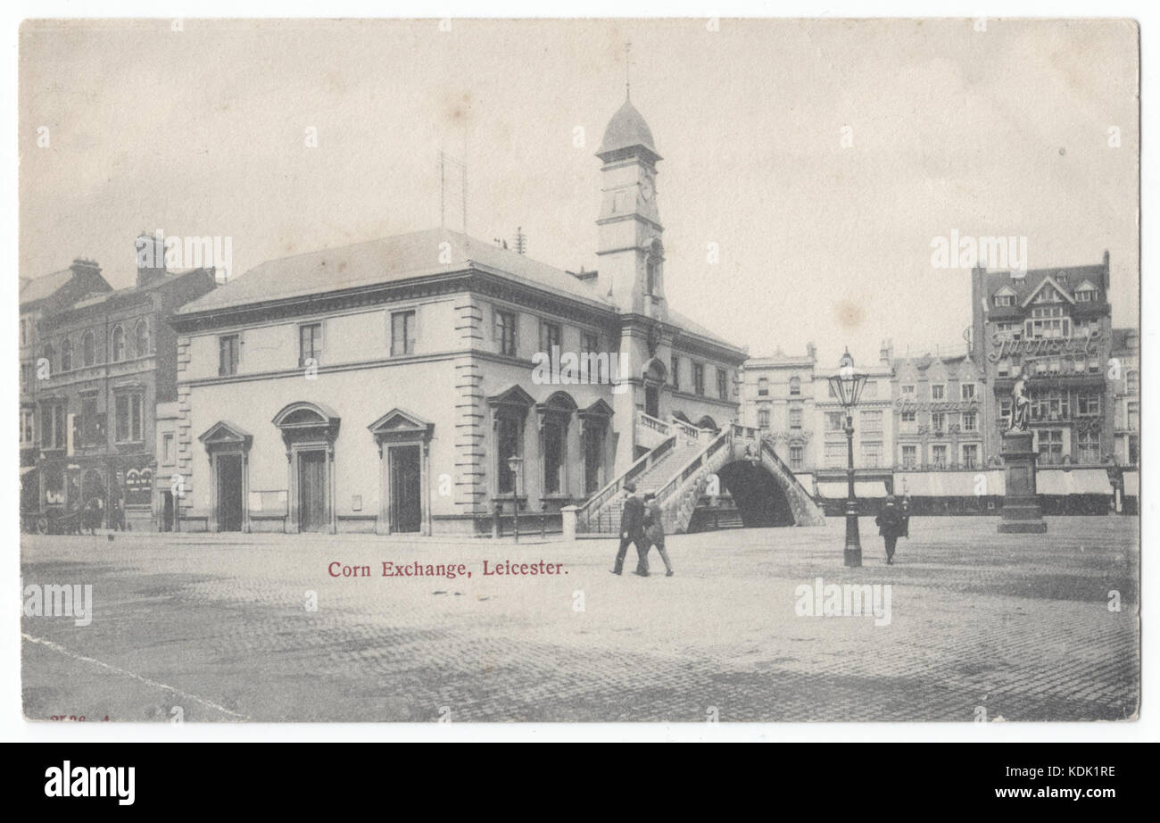 Questa fotografia storica del 1900 circa mostra il Leicester Corn Exchange, un edificio significativo a Leicester, in Inghilterra, utilizzato per il commercio di grano e altre materie prime durante la fine del XIX e l'inizio del XX secolo. Foto Stock