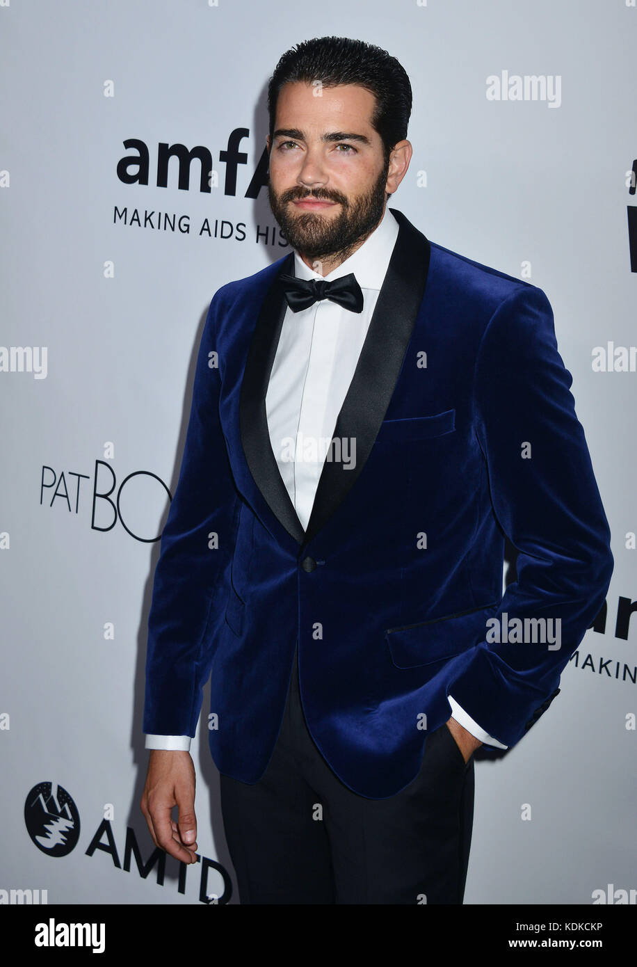 Jessie metcalfe arrivando all'amfar gala di los angeles 2017 al green acri in beverly hills. Il 13 ottobre 2017 Foto Stock