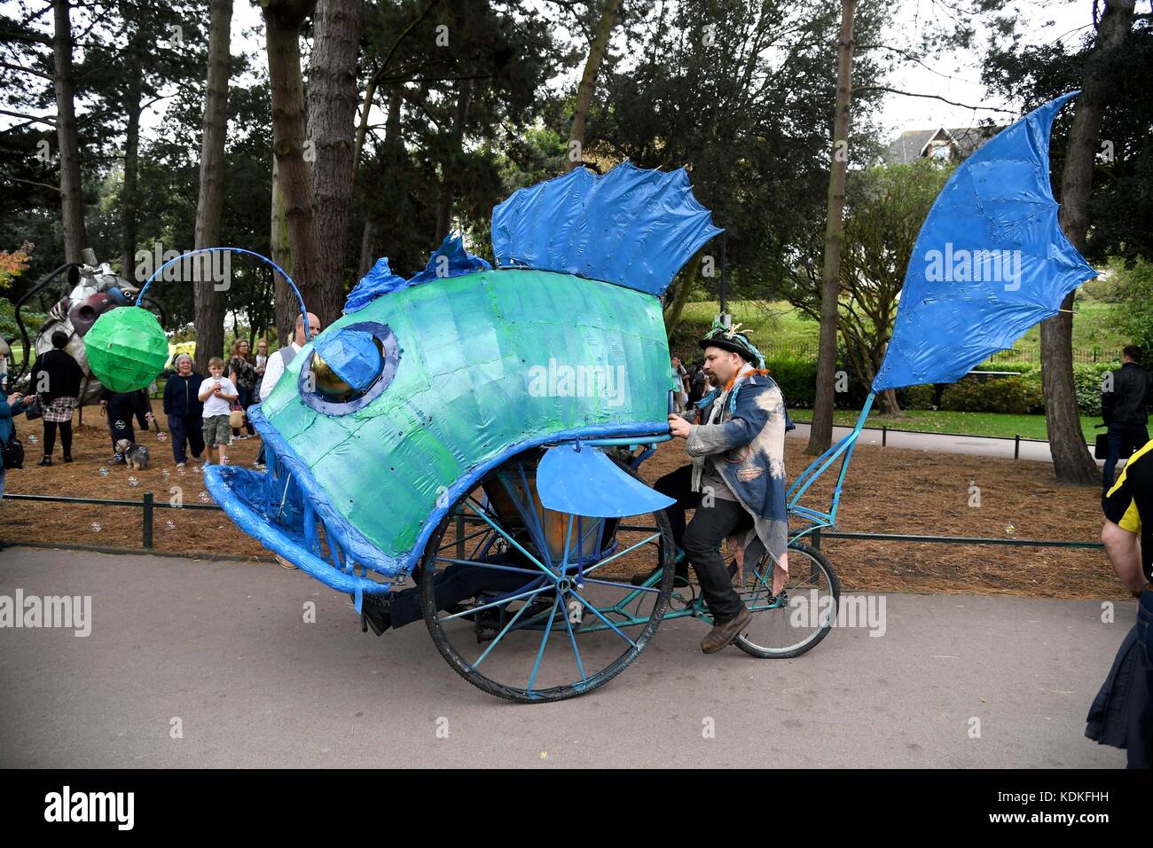 Arts da mare festival, Bournemouth Dorset, Regno Unito, performer credito: finnbarr webster/alamy live news Foto Stock