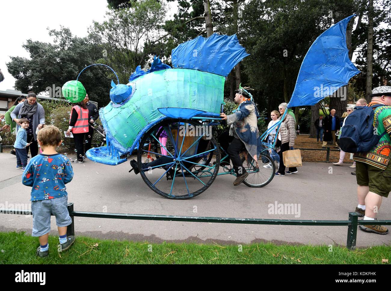 Arts da mare festival, Bournemouth Dorset, Regno Unito, performer credito: finnbarr webster/alamy live news Foto Stock