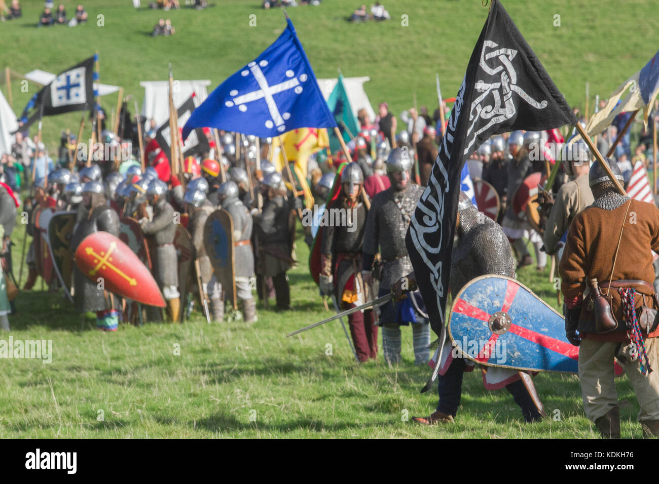 Hastings East Sussex, Regno Unito. Il 14 ottobre 2017. Una rievocazione storica della Battaglia di Hastings all Abbazia di Battle organizzato dalla English Heritage per contrassegnare la 951st anniversario combattuto il 14 ottobre 1066 tra l'esercito Norman-French di William, il duca di Normandia e un esercito inglese sotto il re anglosassone Harold Godwinson, inizio la conquista normanna di Inghilterra.Credit: amer ghazzal/Alamy Live News Foto Stock