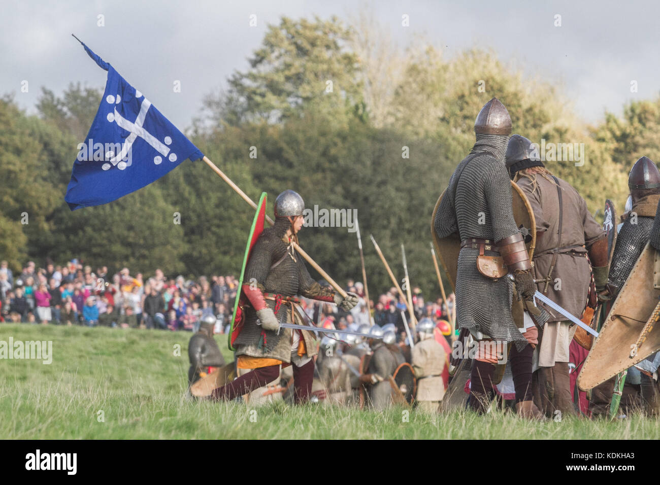 Hastings East Sussex, Regno Unito. Il 14 ottobre 2017. Una rievocazione storica della Battaglia di Hastings all Abbazia di Battle organizzato dalla English Heritage per contrassegnare la 951st anniversario combattuto il 14 ottobre 1066 tra l'esercito Norman-French di William, il duca di Normandia e un esercito inglese sotto il re anglosassone Harold Godwinson, inizio la conquista normanna di Inghilterra.Credit: amer ghazzal/Alamy Live News Foto Stock