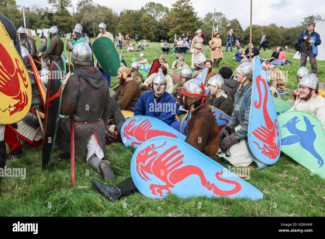 Hastings, Regno Unito. 14 ottobre, 2017. Hastings, East Sussex, Regno Unito. Xiv oct, 2017. Una rievocazione storica della Battaglia di Hastings all Abbazia di Battle Hastings, East Sussex organizzato dalla English Heritage per contrassegnare la 951st anniversario combattuto il 14 ottobre 1066 tra l'esercito Norman-French di William, il duca di Normandia e un esercito inglese sotto il re anglosassone Harold Godwinson, inizio la conquista normanna di Inghilterra.Credit: amer ghazzal/Alamy Live News Foto Stock