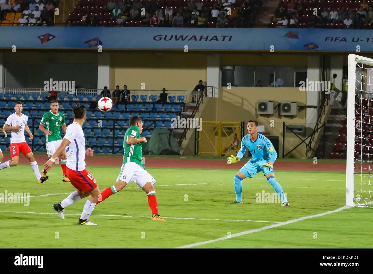 14 ottobre 2017 - Guwahati, Assam, India - momenti della partita del gruppo e della Coppa del mondo FIFA U-17 tra Messico e Cile. . In una partita del gruppo e della Coppa del mondo FIFA U-17, Messico, Cile, partecipa al pareggio senza reti. Il Messico entrerà nel turno dei 16. Tutto ciò di cui avevano bisogno era un punto per qualificarsi. (Immagine di credito: © Vikramjit Kakati via ZUMA Wire) Foto Stock