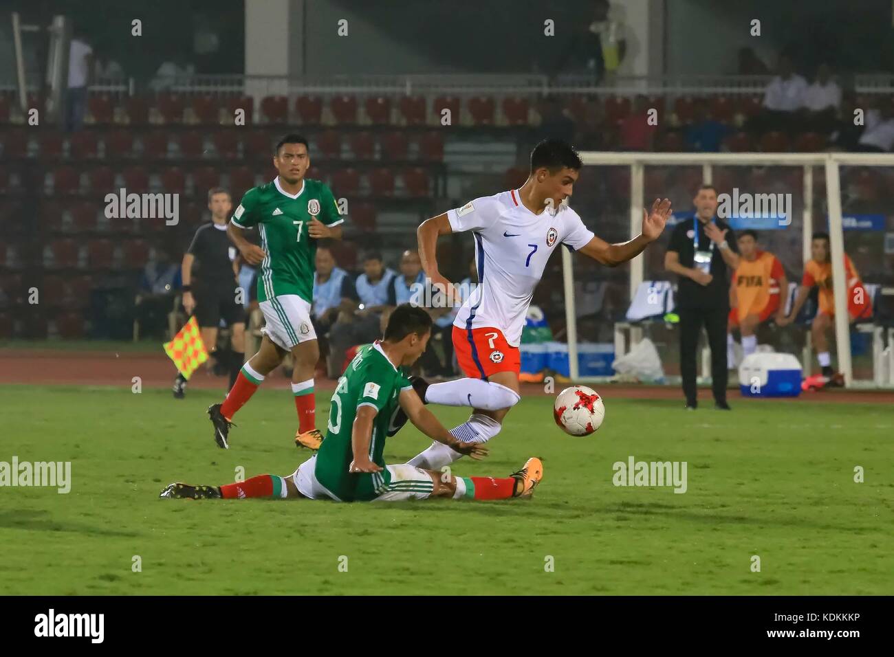 Guwahati, Assam, India. 14 ottobre 2017. A pochi minuti dalla partita del gruppo e della Coppa del mondo Under-17 tra Messico e Cile. In una partita del gruppo e della Coppa del mondo FIFA U-17, Messico, Cile, partecipa al pareggio senza reti. Il Messico entrerà nel turno dei 16. Tutto ciò di cui avevano bisogno era un punto per qualificarsi. Crediti: Vikramjit Kakati/ZUMA Wire/Alamy Live News Foto Stock