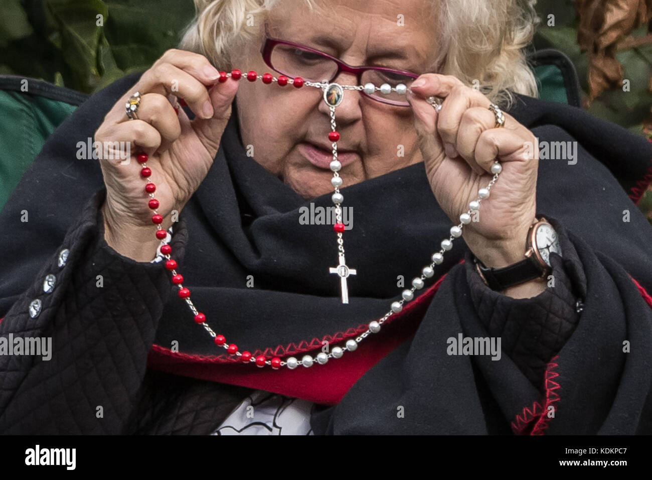 Ealing, West London, Regno Unito. Xiv oct, 2017. Christian anti-aborto manifestanti continuano il loro veglie nei pressi di Marie Stopes clinica a Ealing. Credito: Guy Corbishley/Alamy Live News Foto Stock