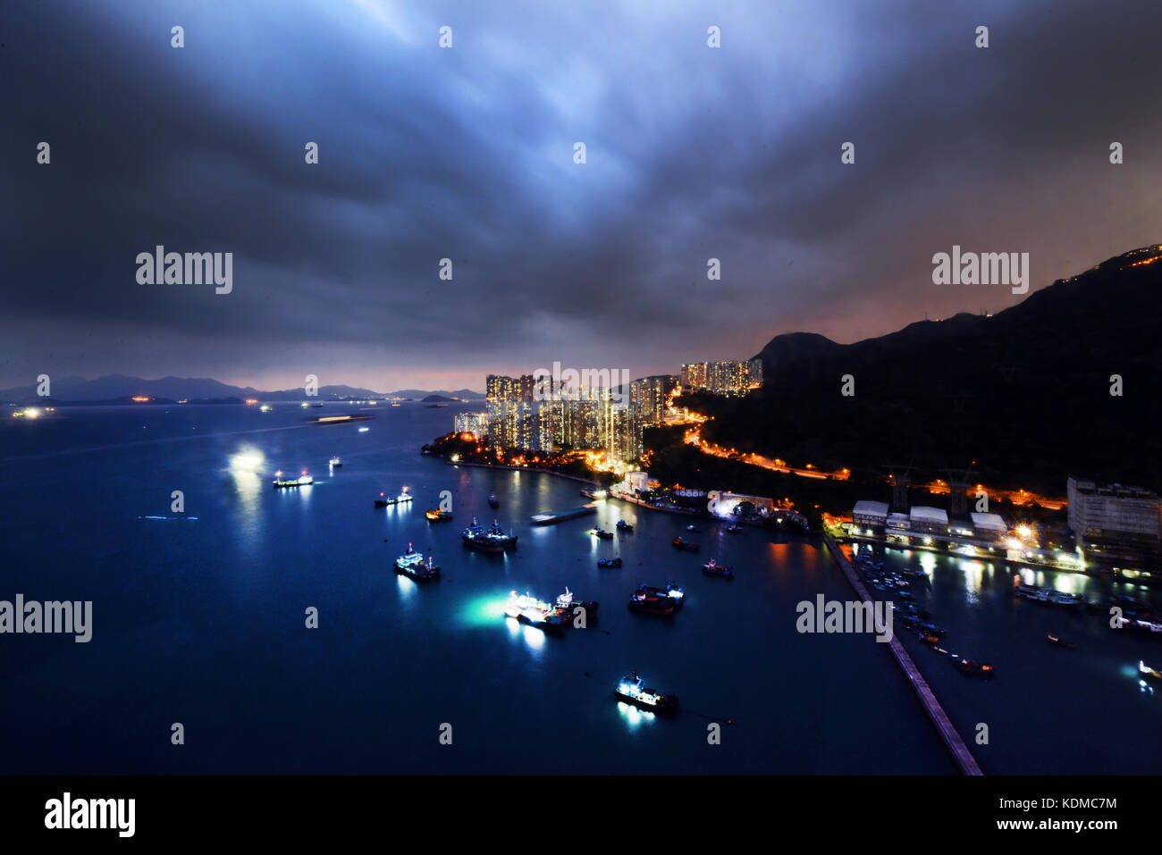 Nuvole temporalesche su Hong Kong. Foto Stock