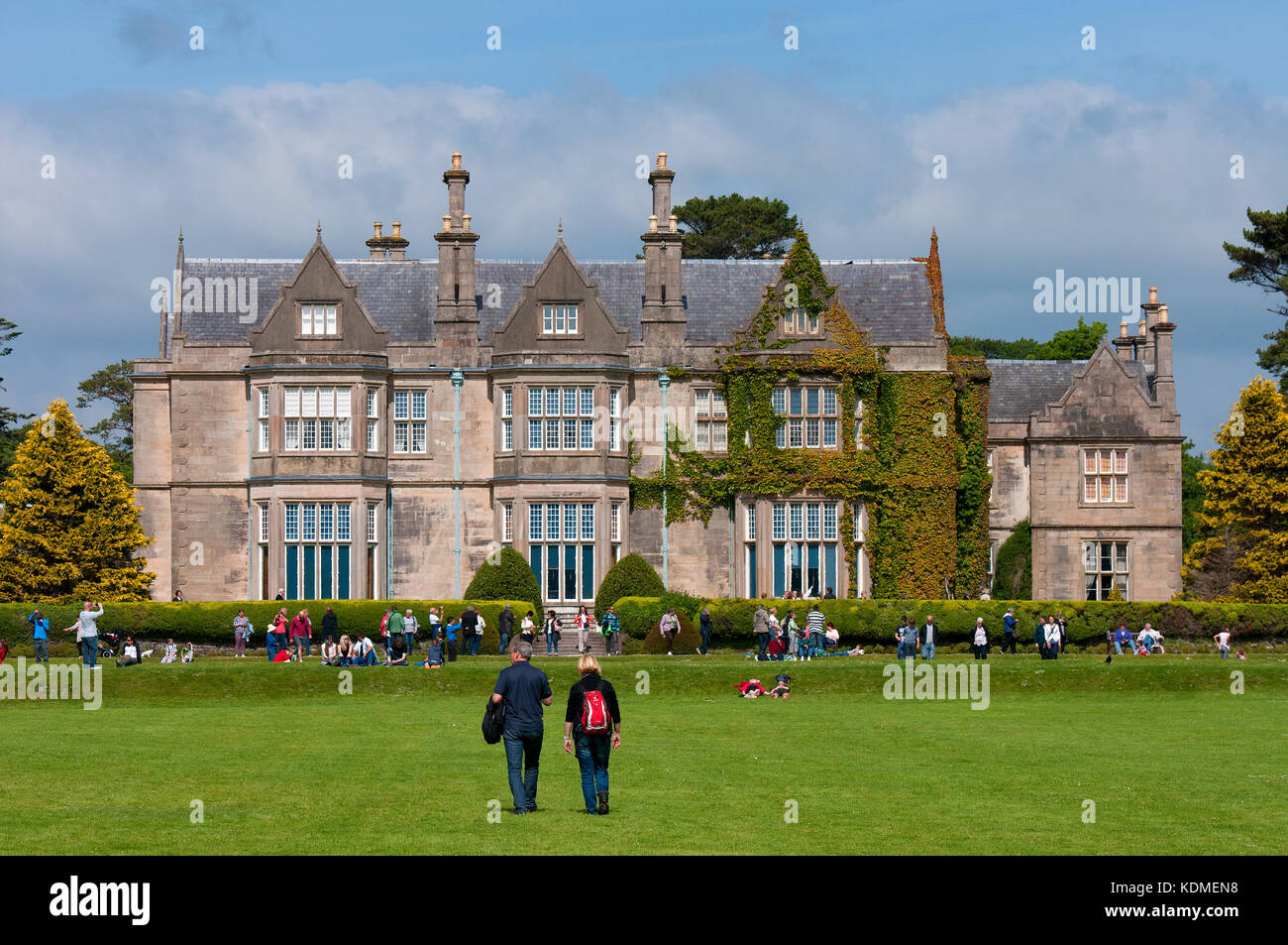 Muckross House e giardini, Parco Nazionale di Killarney, nella contea di Kerry, Irlanda Foto Stock