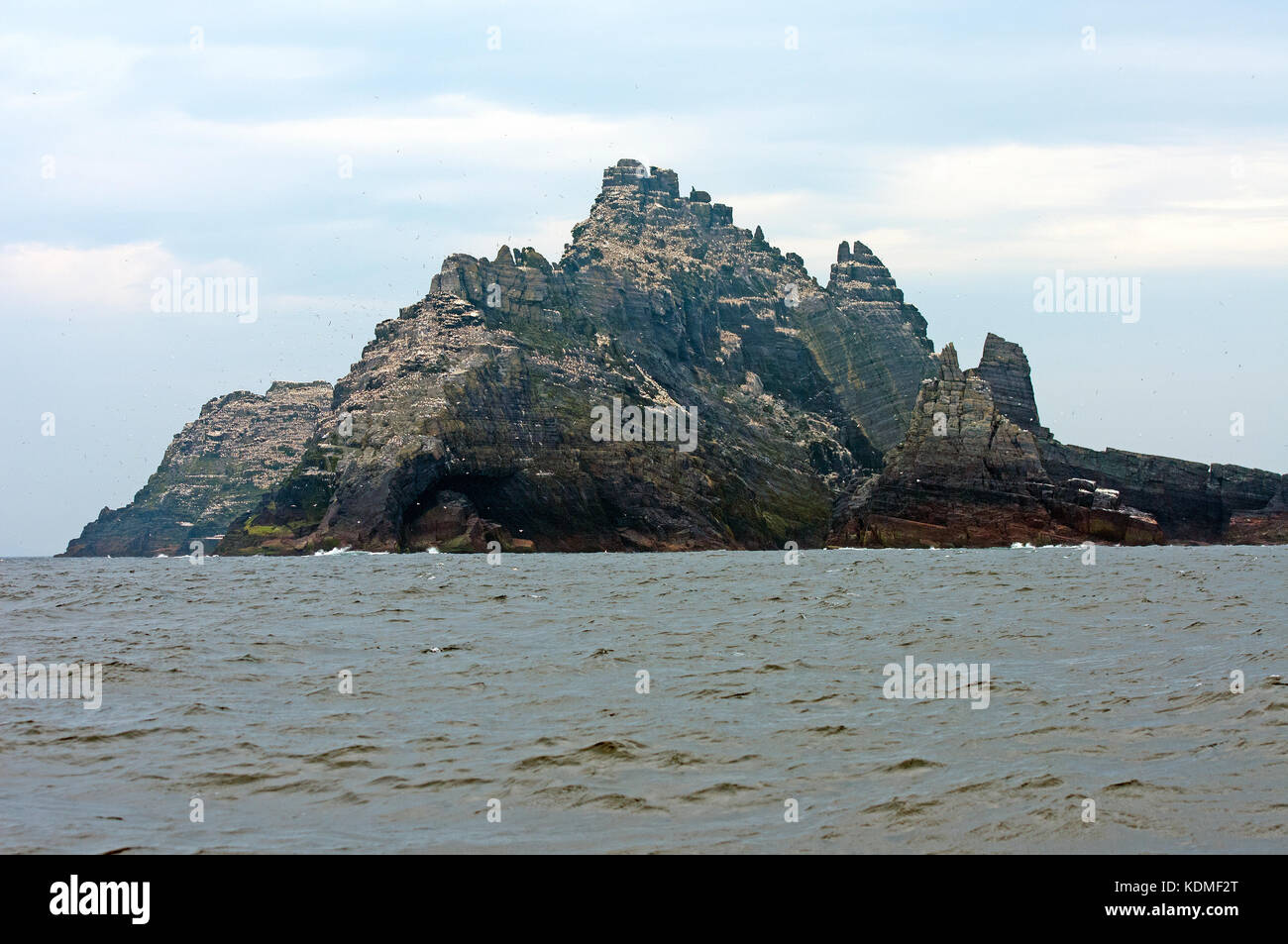 Little Skellig Island con grande colonia di nord sule (Morus bassanus), nella contea di Kerry, Irlanda Foto Stock