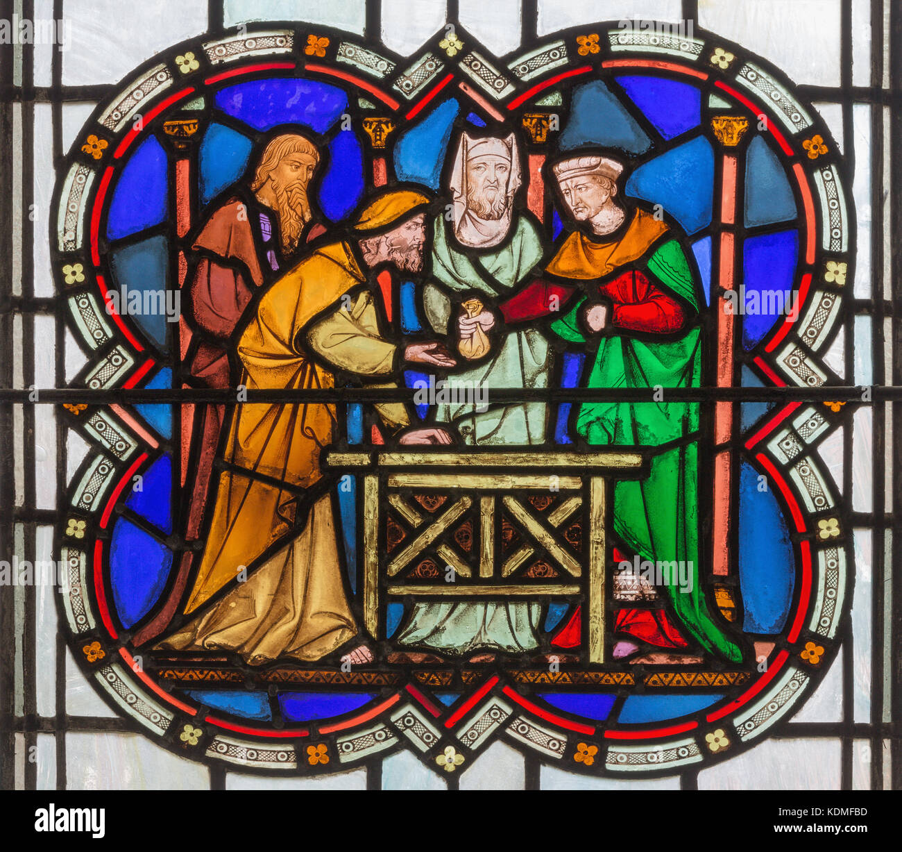 Londra, Gran Bretagna - 14 settembre 2017: il tradimento di Giuda sul vetro macchiato nella chiesa di st. Michael cornhill di Clayton e campana. Foto Stock