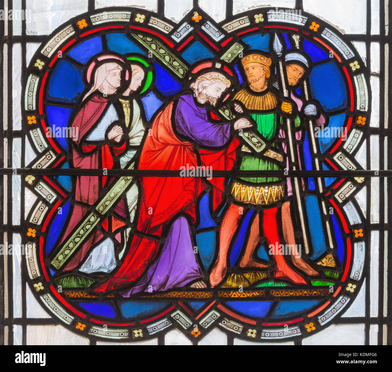 Londra, Gran Bretagna - 14 settembre 2017: il Gesù con la croce sul vetro macchiato nella chiesa di st. Michael cornhill di Clayton e bell Foto Stock