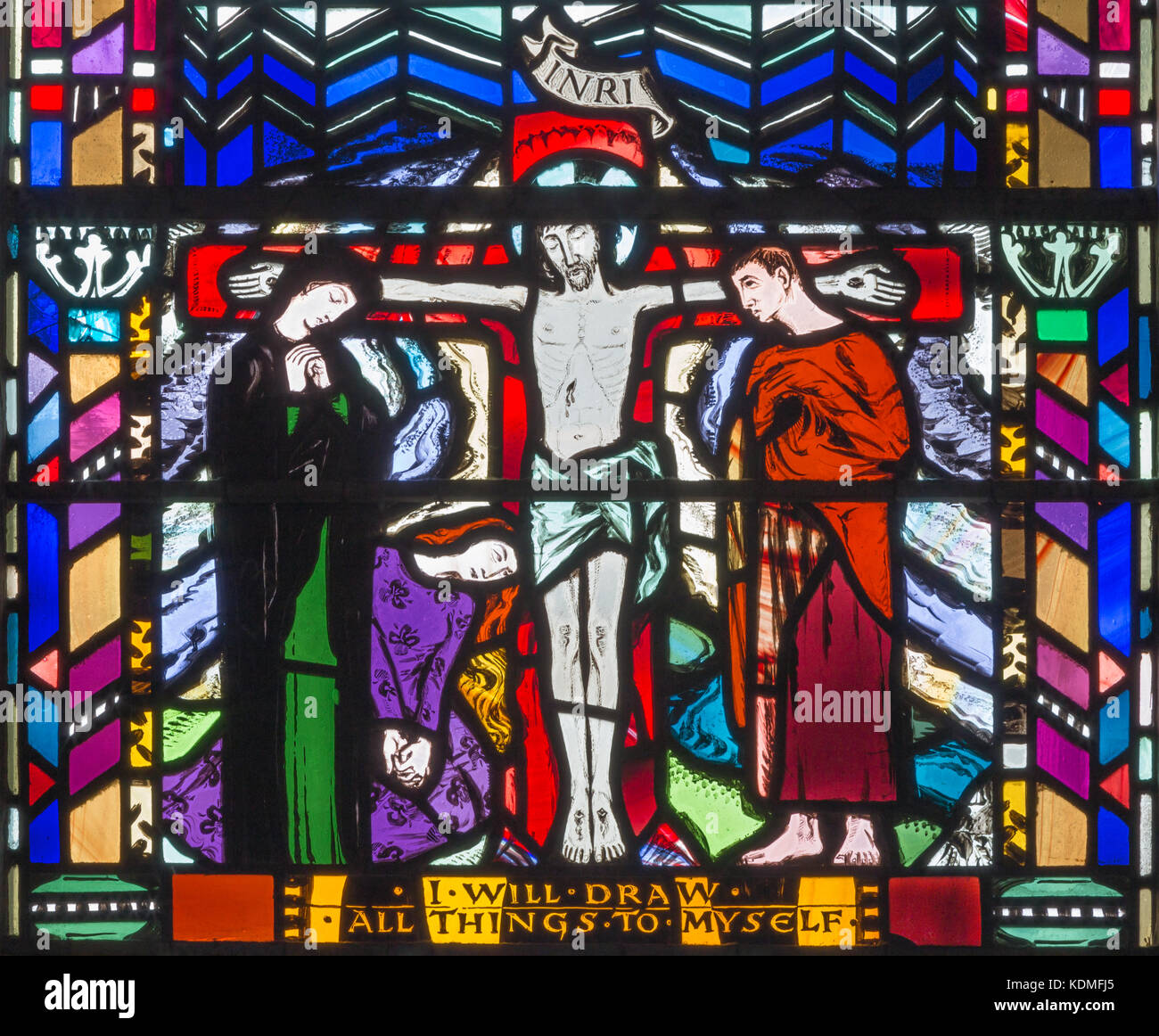 Londra, Gran Bretagna - 16 settembre 2017: il vetro macchiato della crocifissione nella chiesa st etheldreda da Charles blakeman (1953 - 1953). Foto Stock