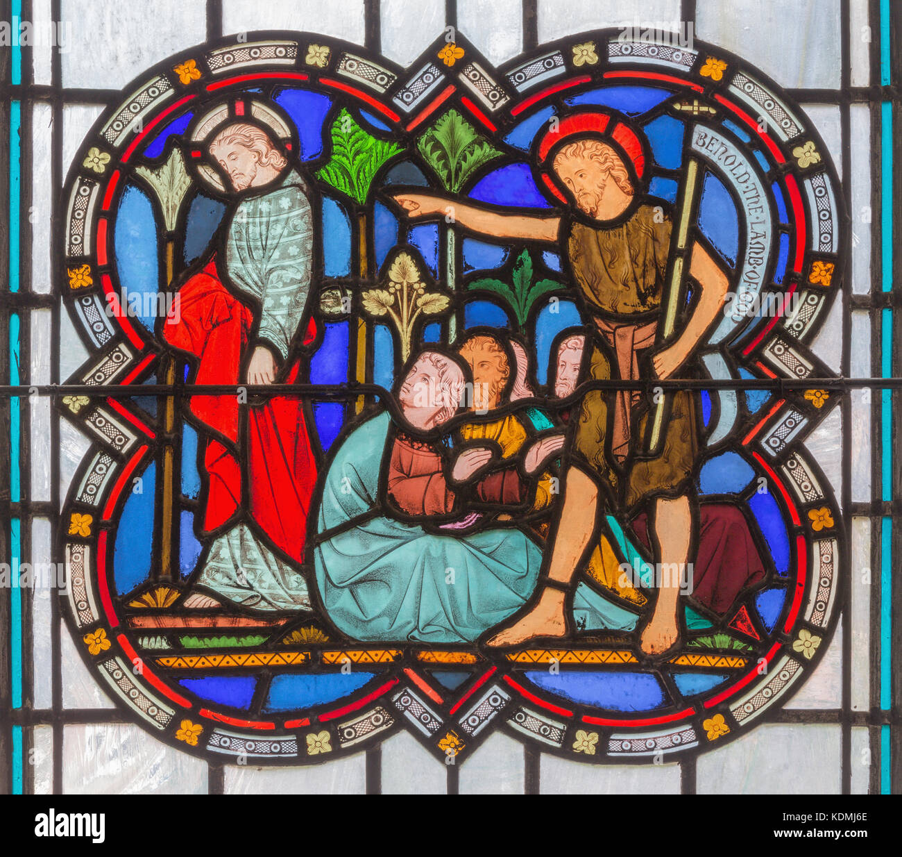 Londra, Gran Bretagna - 14 settembre 2017: "Ecce Agnus Dei" (san Giovanni Battista mostra a Cristo come Redentore) sul vetro macchiato. Foto Stock
