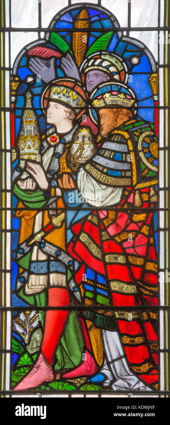 Londra, Gran Bretagna - 14 settembre 2017: il dettaglio di Adorazione dei magi sul vetro macchiato nella chiesa di st. Michael cornhill. Foto Stock