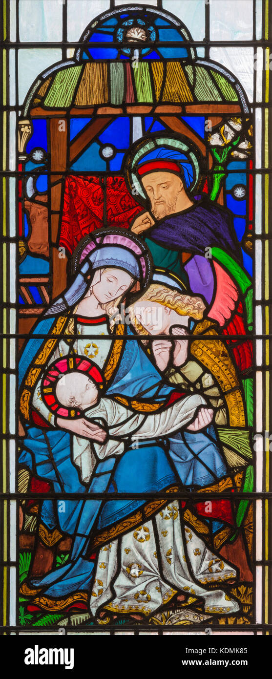 Londra, Gran Bretagna - 14 settembre 2017: la natività di Gesù Cristo sul vetro macchiato nella chiesa di st. Michael cornhill di Clayton e campana. Foto Stock
