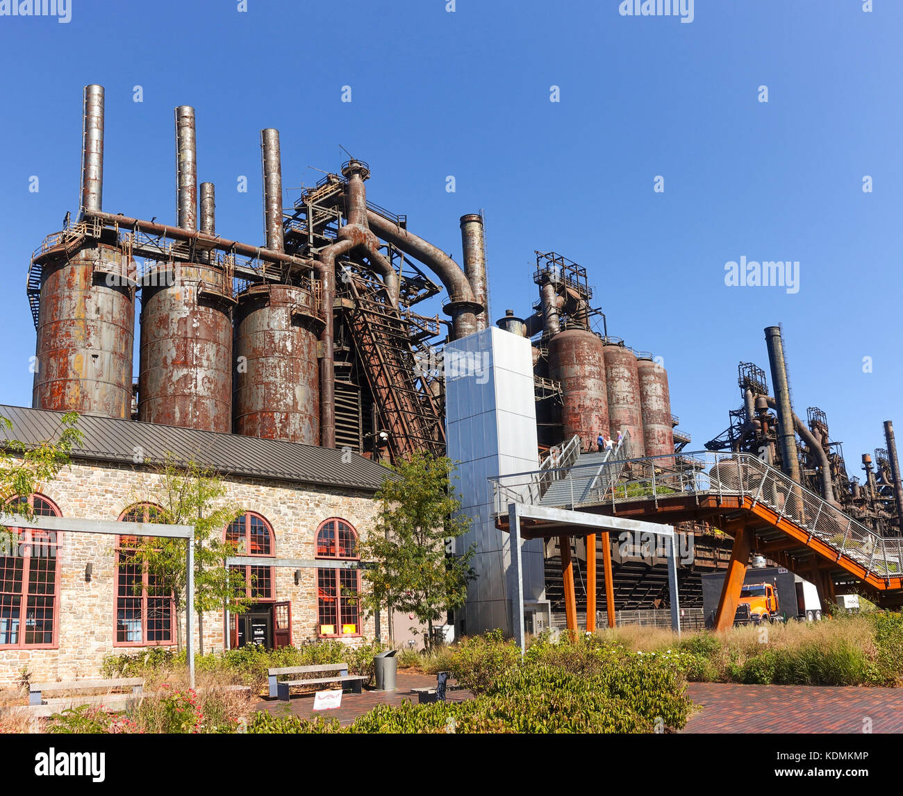 Betlemme impianto siderurgico fabbrica, Steelstacks, Pennsylvania, abbandonata la ruggine resti di forni fusori chiuso nel 1995, ora arti e eventi centro,STATI UNITI D'AMERICA. Foto Stock