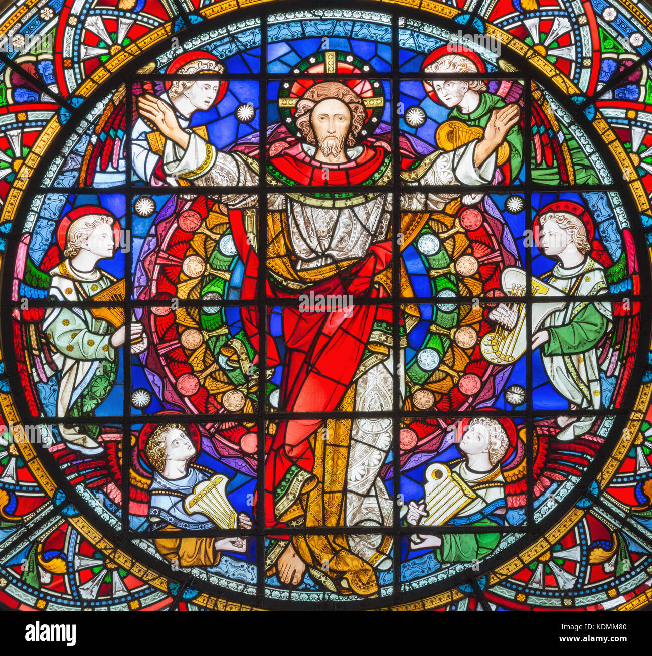 Londra, Gran Bretagna - 14 settembre 2017: il Risorto Gesù Cristo tra gli angeli sul vetro macchiato nella chiesa di st. Michael cornhill. Foto Stock