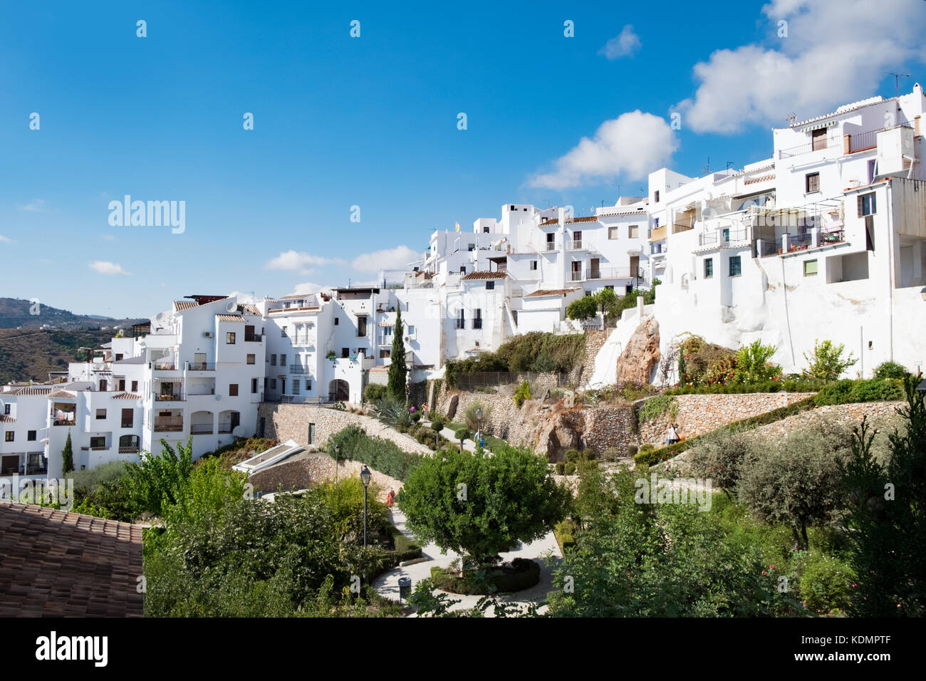 Frigiliana popolare è un giorno di viaggio per i visitatori delle località balneari della Costa del Sol in Spagna meridionale. È stato votato il villaggio più belli che ho Foto Stock