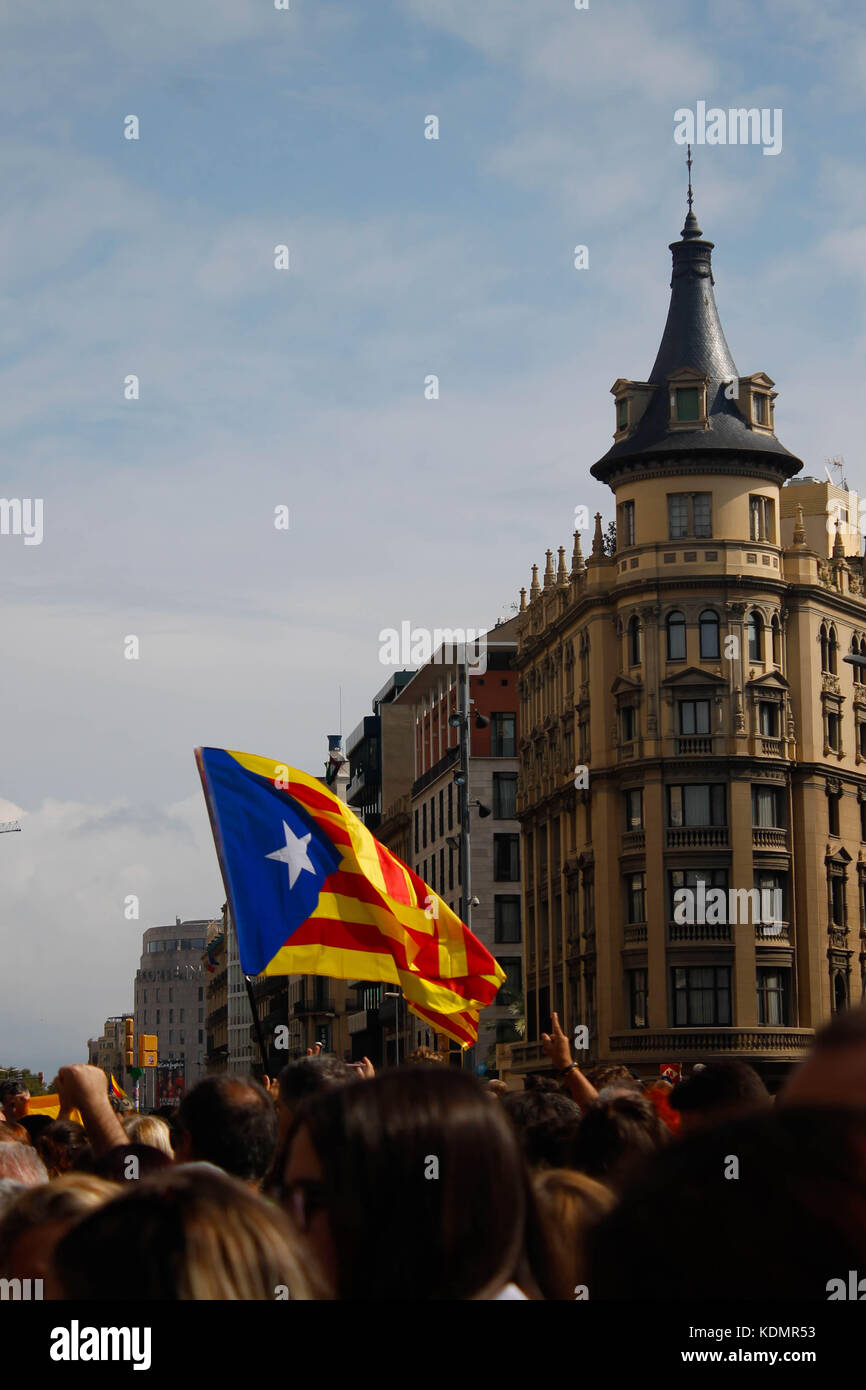 Barcellona, Spagna. 2 Ott 2017. Giorno dopo il referendum della Catalogna, gli studenti protestano contro la violenza della polizia. Foto Stock