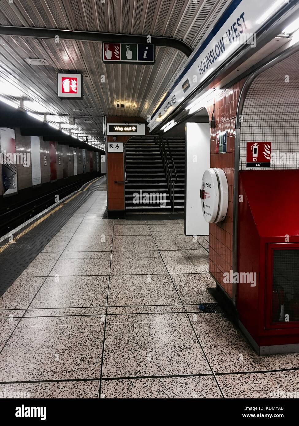 La stazione della metropolitana sulla hounslow west a Londra. undergroud ferrovia. Foto Stock