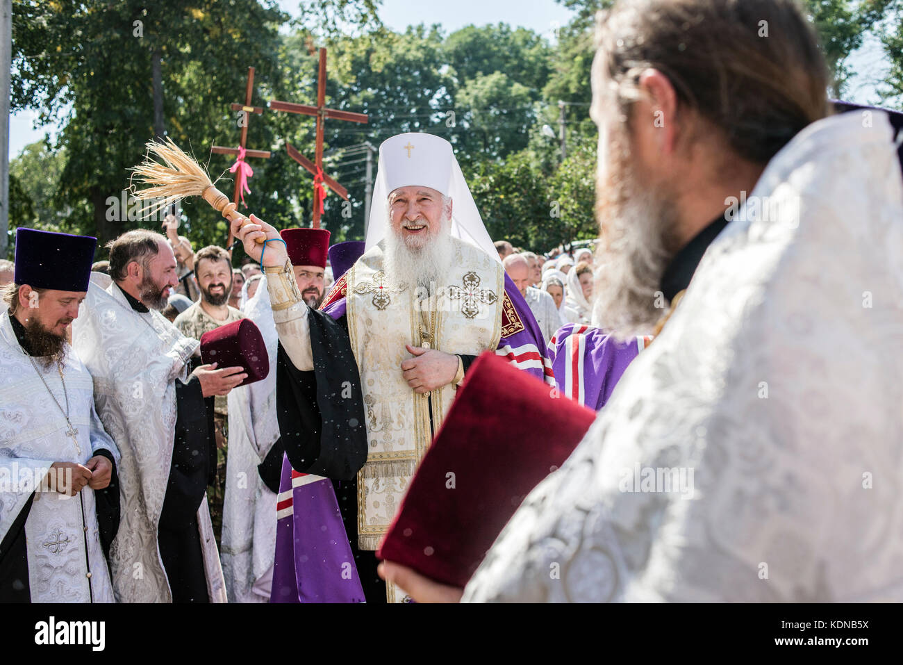 Ritratto pf metropolita di kamenets-podolsky e gorodok theodore. croce processione dalla kamianets-podilsky alla santa dormizione pochaev lavra, 19 agosto - 25, 2017, Ucraina. per oltre 150 anni la processione raccolti migliaia di pellegrini che dovrebbero attraversare il percorso di 210 chilometri durante 7 giorni. Oltre 20 mila fedeli hanno preso parte alla manifestazione di quest'anno. Foto Stock