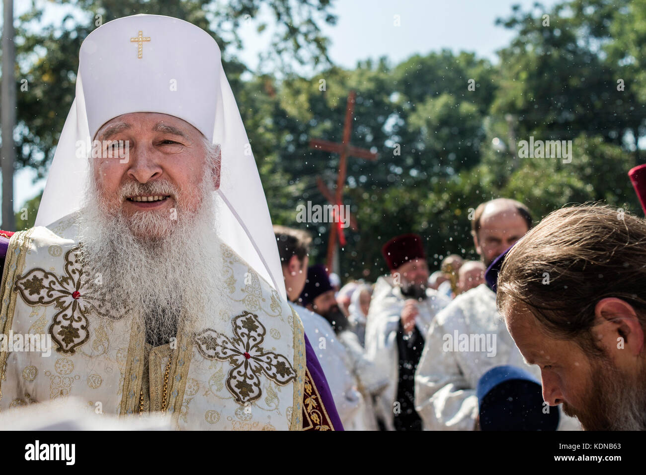 Ritratto pf Metropolita di Kamenets-Podolsky e Gorodok Teodoro. Croce processione dalla Kamianets-Podilsky alla Santa Dormizione Pochaev Lavra, 19 agosto - 25, 2017, Ucraina. Per più di 150 anni la processione raccolti migliaia di pellegrini che dovrebbero attraversare il percorso di 210 chilometri durante 7 giorni. Oltre 20 mila fedeli hanno preso parte alla manifestazione di quest'anno. Foto Stock