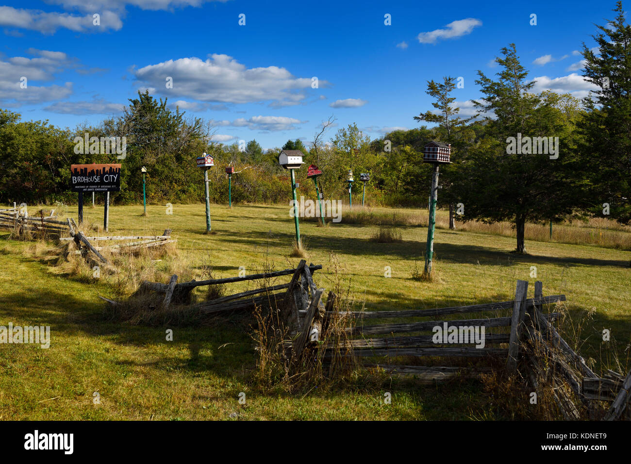 Riproduzione di edifici storici in birdhouse City of Prince Edward County Macaulay Mountain Conservation Area Picton Ontario Foto Stock