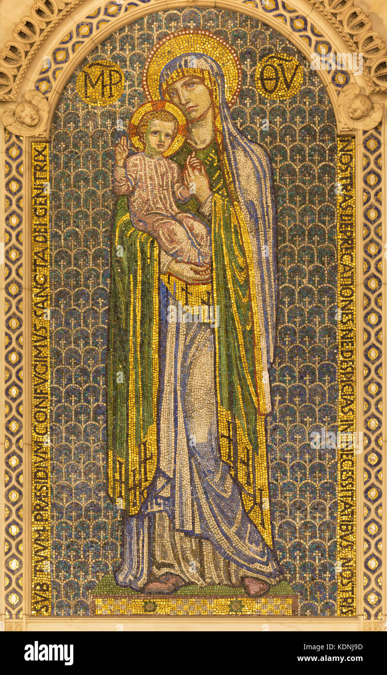 Londra, Gran Bretagna - 17 settembre 2017: il mosaico della Madonna nella cattedrale di Westminster progettata da anning bell (inizio 20. cent.) Foto Stock