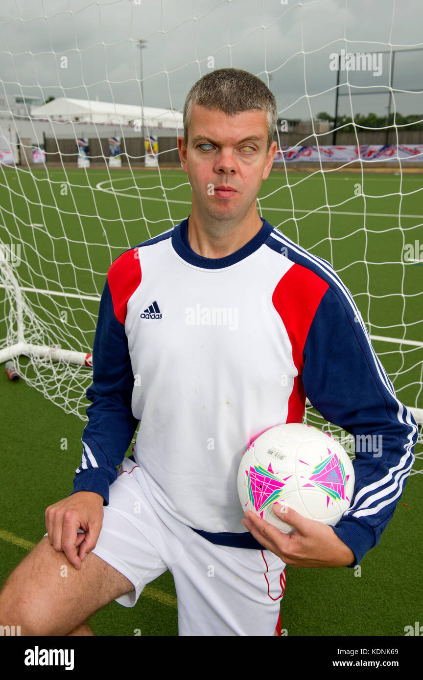 Paralimpico calciatore cieco dave Clarke. Foto Stock