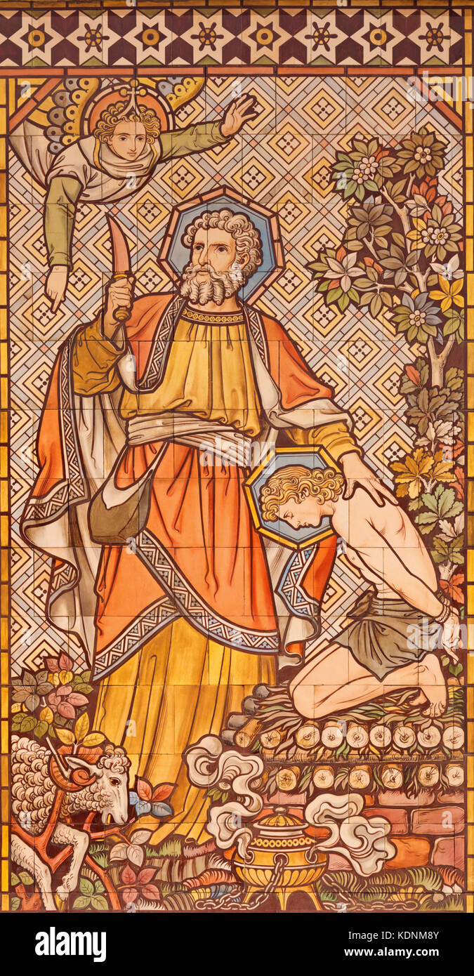 Londra - il mosaico di piastrelle di Abramo che offre fino a Isacco nella chiesa di tutti i santi progettato da butterfield e dipinta da Alexander gibbs (1873). Foto Stock