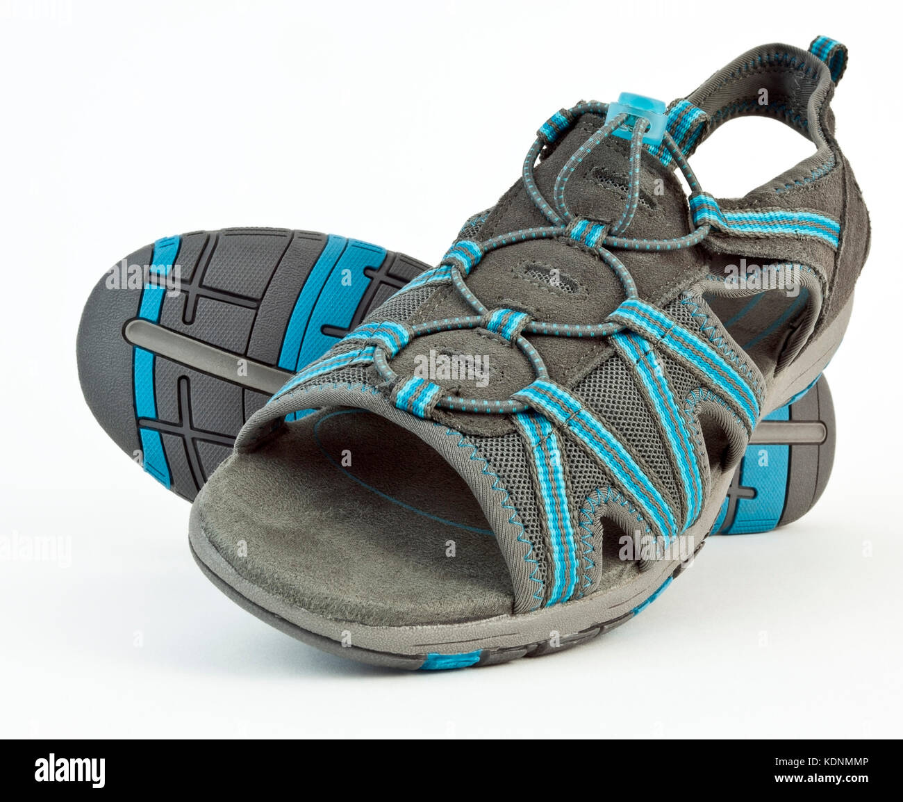 Nuovo sandali-grigio e turchese. Isolato. Foto Stock