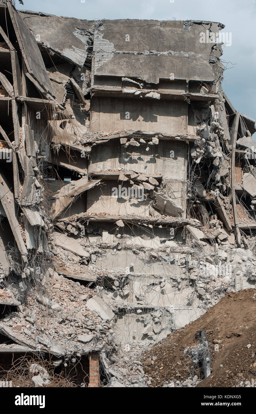 Pericoloso edificio distrutto Foto Stock