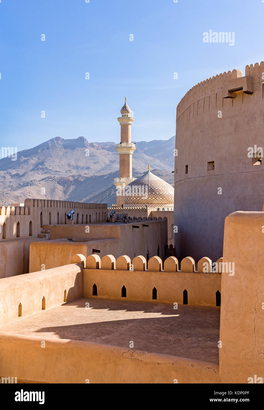 La Grande Moschea e minareto in Nizwa - Oman. Foto Stock