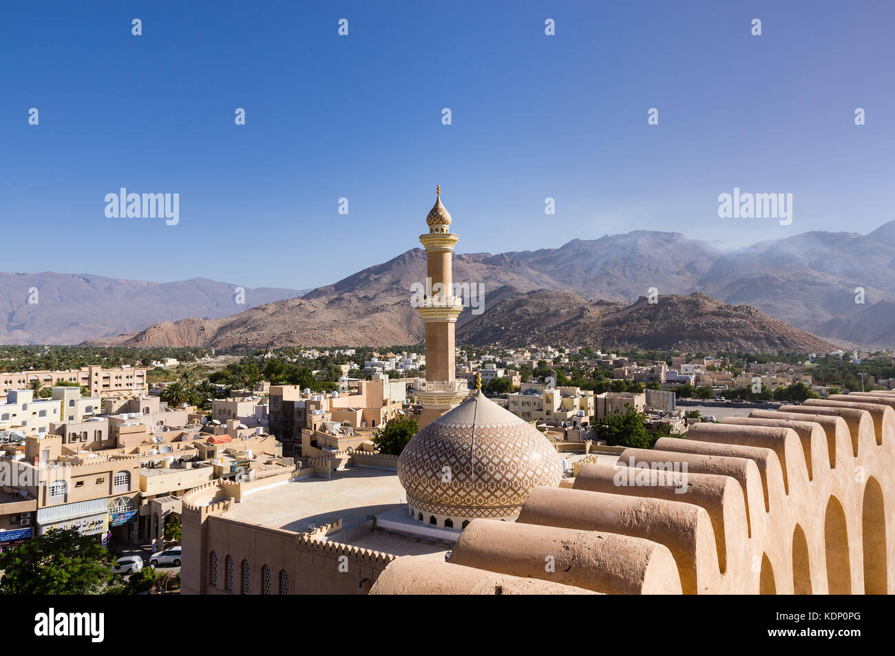 La Grande Moschea e minareto in Nizwa - Oman. Foto Stock