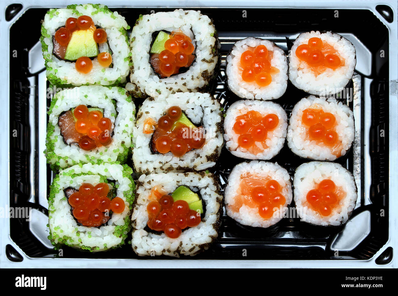 Tradizionale cibo giapponese sushi selezione con caviale rosso Foto Stock