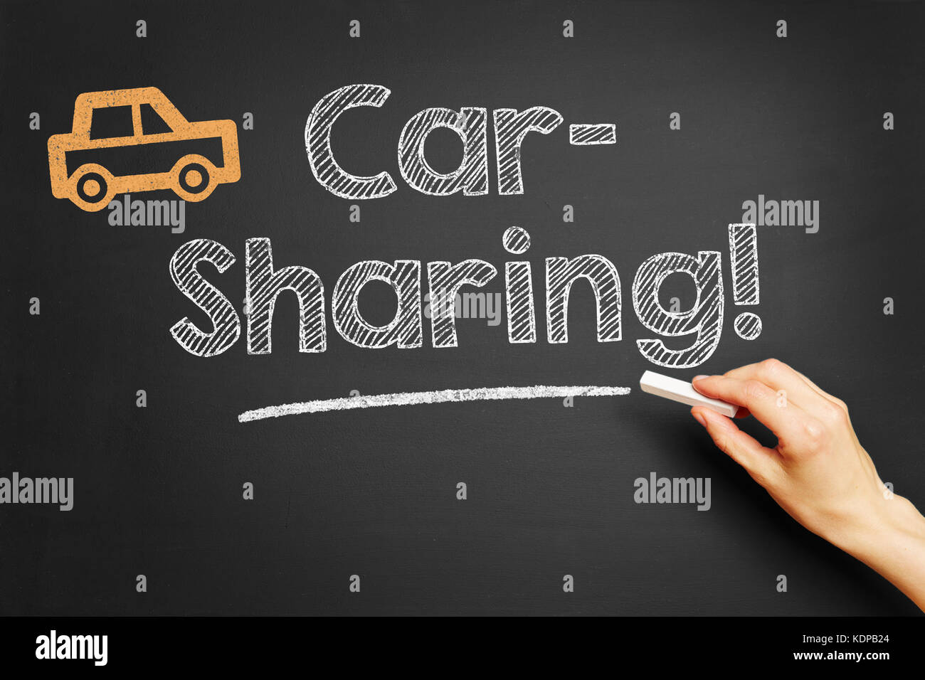 Scrive a mano car-sharing sulla lavagna come concetto di carpooling Foto Stock