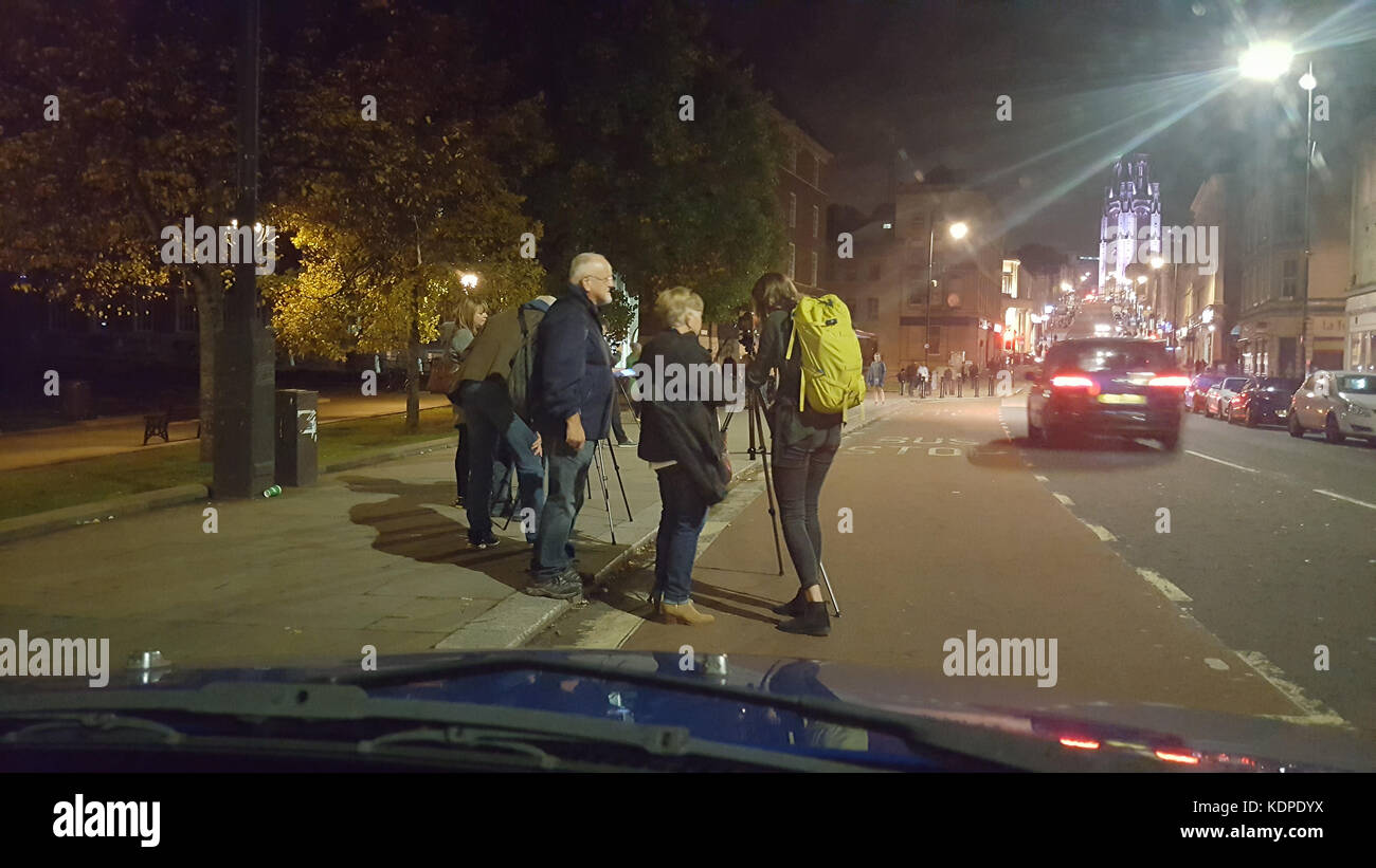 Scattare fotografie di notte,ricerca di Park Street dal fondo della collina su College Green in Bristol. Robert Timoney/Alamy/magazzino/immagine Foto Stock