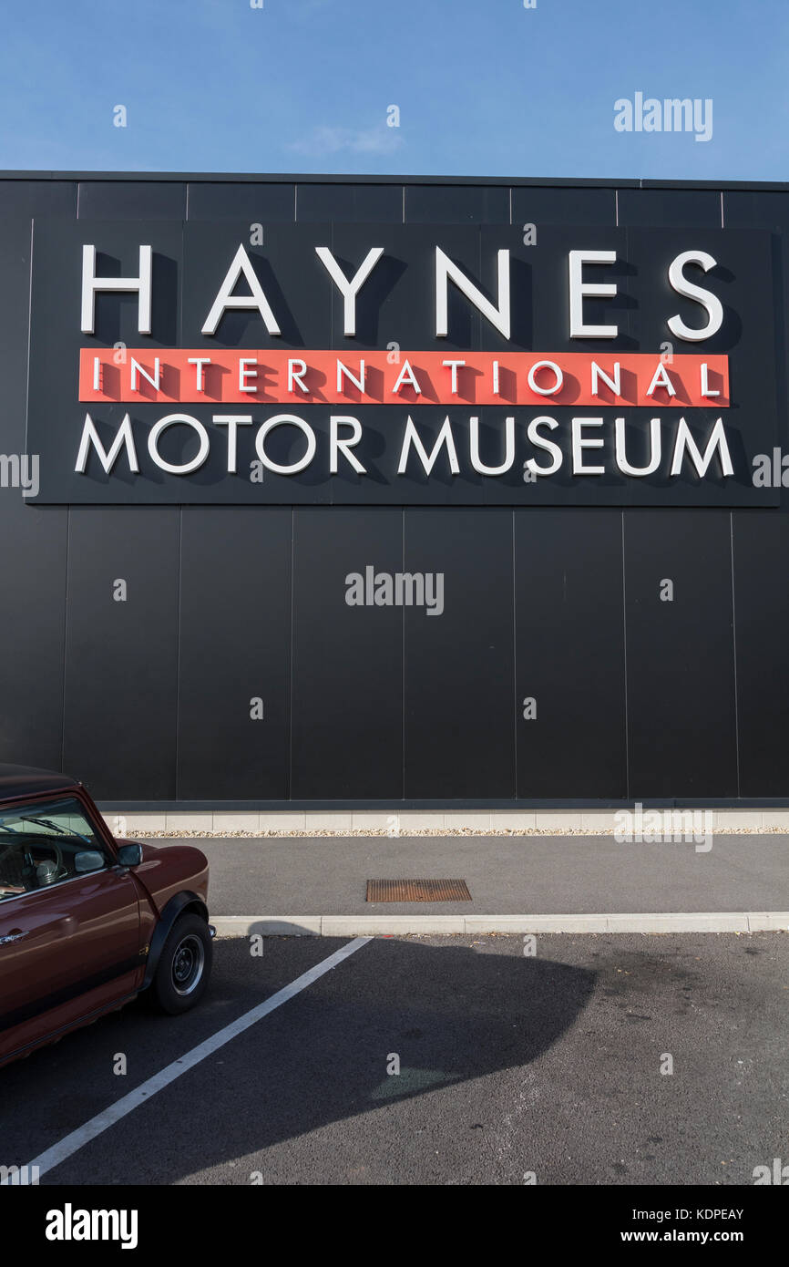 Esterno di Haynes International Motor Museum di Sparkford vicino a Yeovil in Somerset, Inghilterra, Regno Unito. Foto Stock