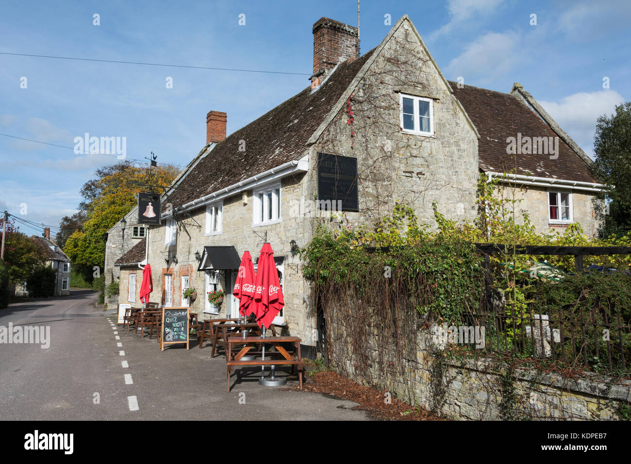 La Bell Inn Wylye, Warminster, Wiltshire, Inghilterra, Regno Unito Foto Stock