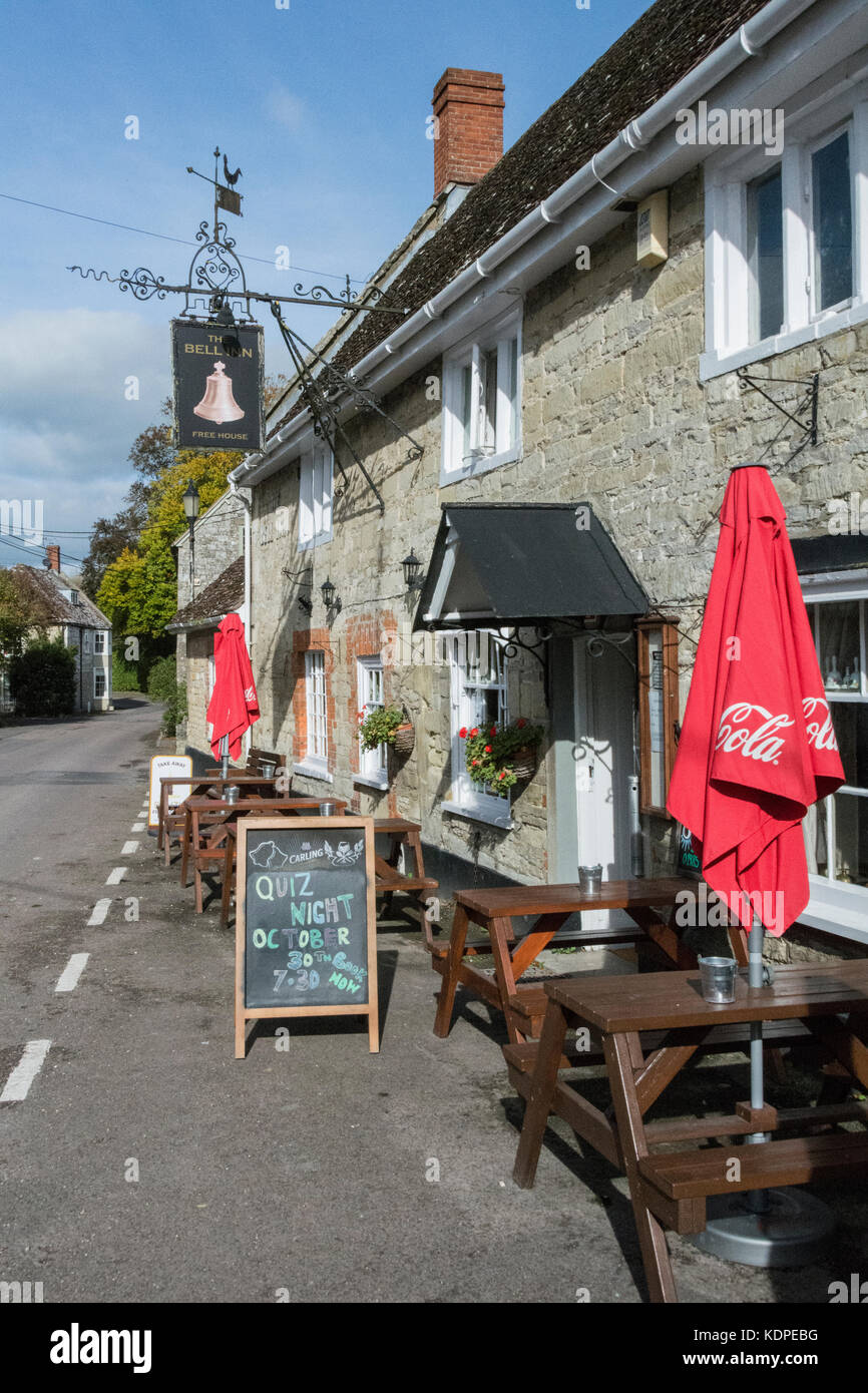 La Bell Inn Wylye, Warminster, Wiltshire, Inghilterra, Regno Unito Foto Stock