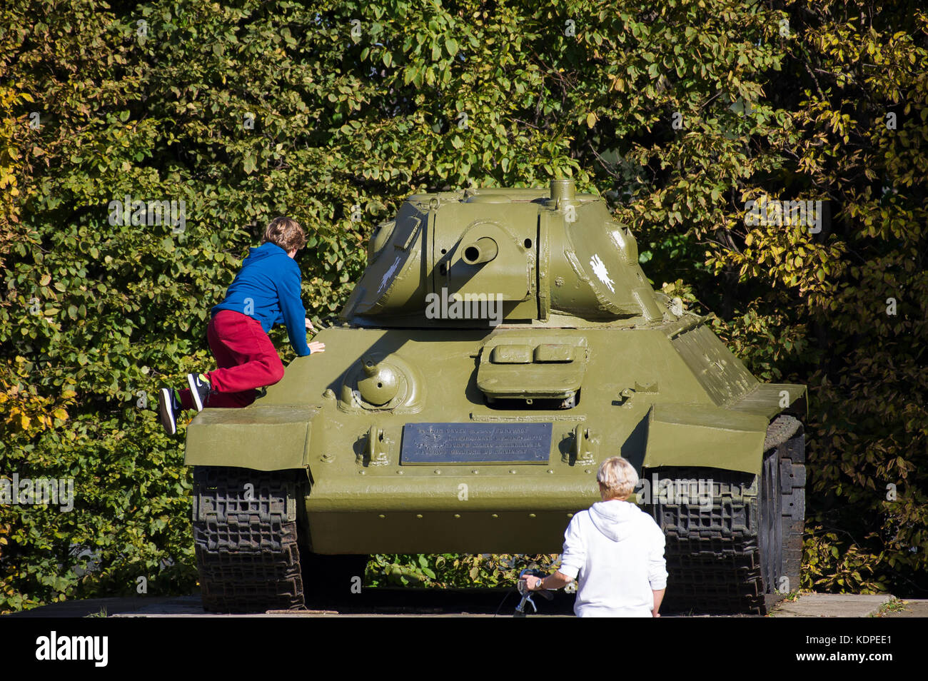 Monumento russo serbatoio T-34/76 a Danzica, Polonia. Il 15 ottobre 2017. Si dice che questo serbatoio dal primo polacco brigata corazzata di comunista polacco pe Foto Stock