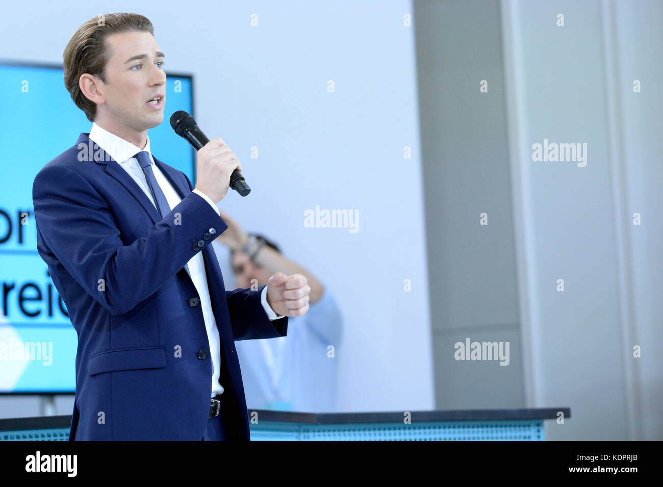 Vienna, Austria. Il 15 ottobre 2017. Candidato alle elezioni Sebastian Kurz visiti il partito elettorale della lista Sebastian Kurz, nuovo ÖVP (Partito popolare austriaco). Nella foto Sebastian Kurz. Credito: Franz Perc / Alamy Live News Foto Stock