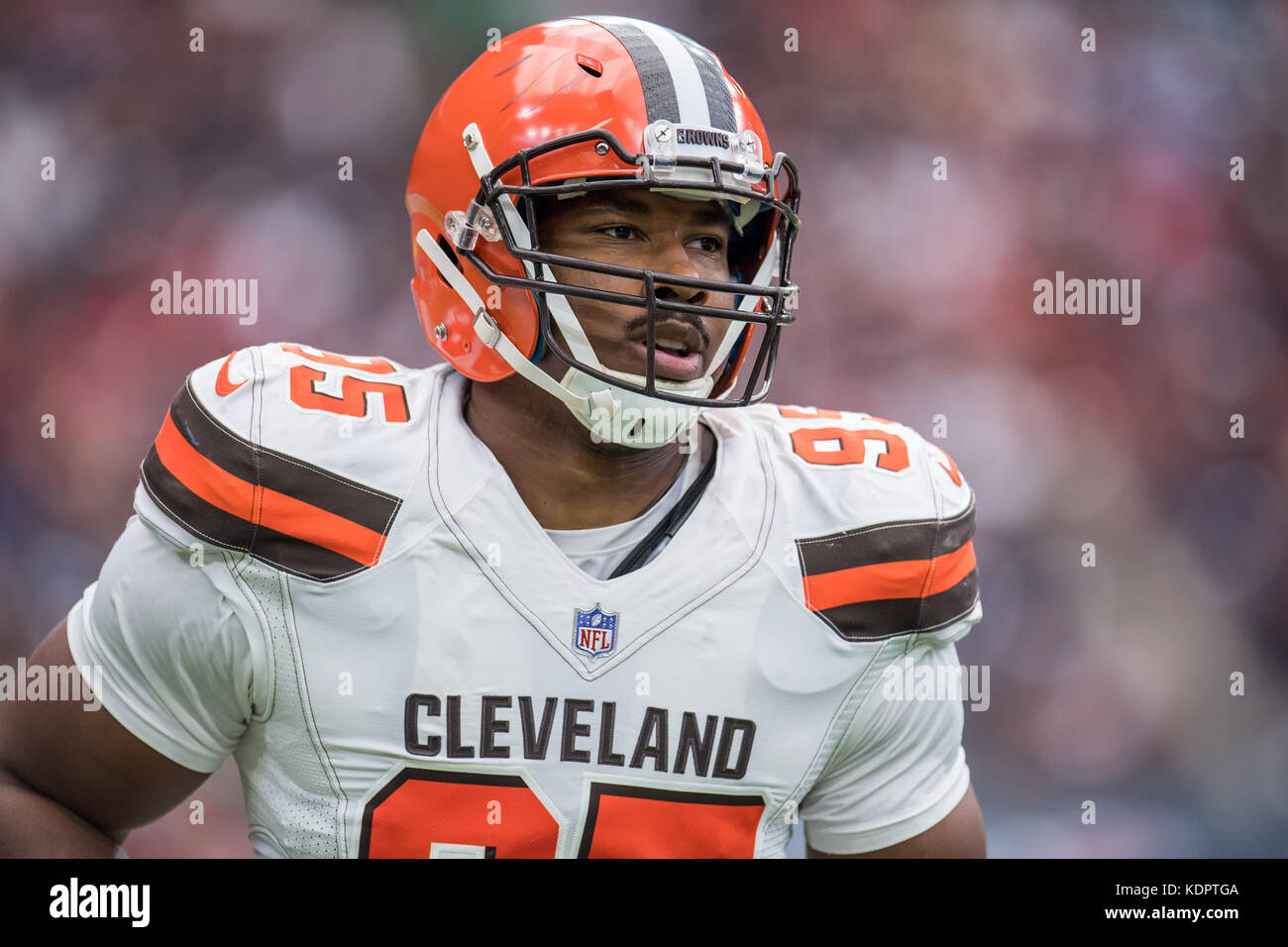 Houston, TX, Stati Uniti d'America. 15 ottobre, 2017. Cleveland Browns difensivo fine Myles Garrett (95) durante il primo trimestre di NFL di una partita di calcio tra la Houston Texans e i Cleveland Browns a NRG Stadium di Houston, TX. Trask Smith/CSM/Alamy Live News Foto Stock