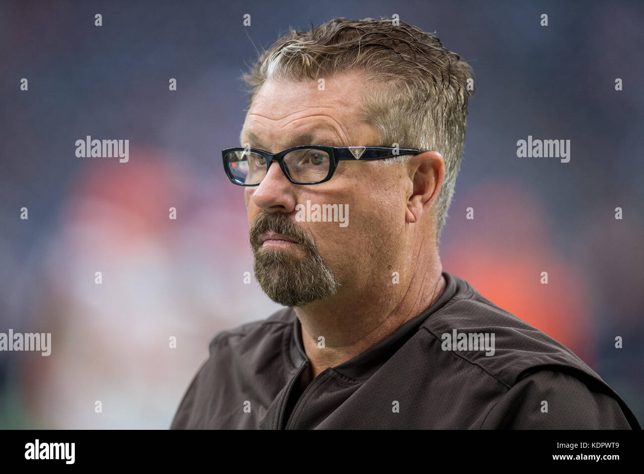 Houston, TX, Stati Uniti d'America. 15 ottobre, 2017. Cleveland Browns coordinatore difensivo Gregg Williams prima di NFL di una partita di calcio tra la Houston Texans e i Cleveland Browns a NRG Stadium di Houston, TX. I Texans hanno vinto 33-17.Trask Smith/CSM/Alamy Live News Foto Stock