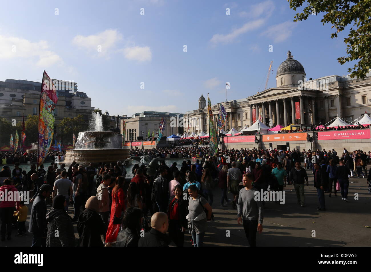 Londra, Regno Unito. Il 15 ottobre 2017. diwali celebrazioni a Trafalgar Square a Londra, Regno Unito. © stephen finn/alamy live news Foto Stock