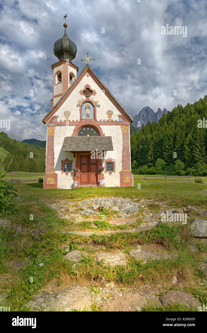 Cappella di st.johann con geisler groupe, villnös, provincia di alto adige, italia, europa Foto Stock