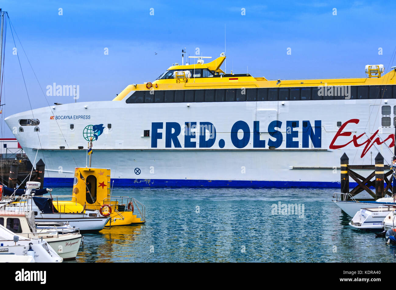 Playa Blanca, Lanzarote, Isole Canarie Spagna - 13 dicembre 2014: Il traghetto Bocayna Express, Fred Olsen Line nel porto di Playa Blanca Lanzarotte Foto Stock