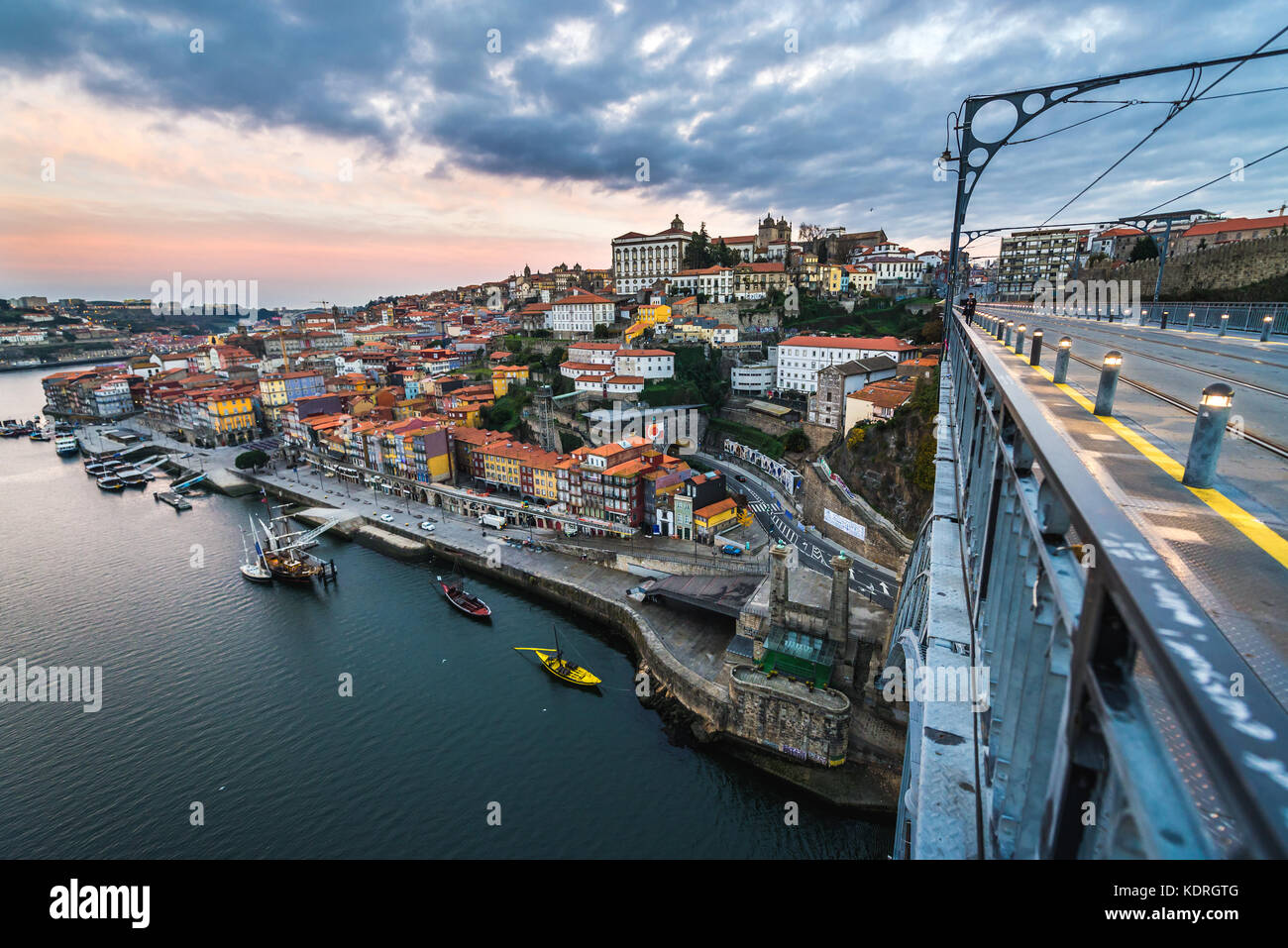 Veduta aerea della città di Porto sulla penisola iberica, seconda città più grande del Portogallo Foto Stock