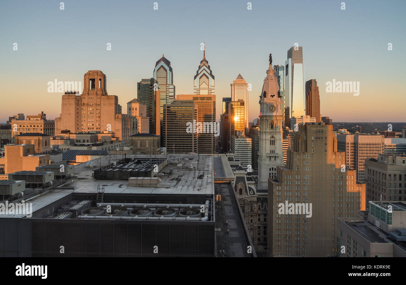 Philadelphia, Pennsylvania, Stati Uniti d'America centro dello skyline della città di sunrise Foto Stock